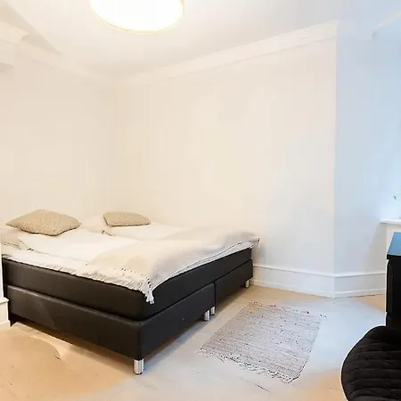 아파트 Fully Renovated In The Heart Of !!!